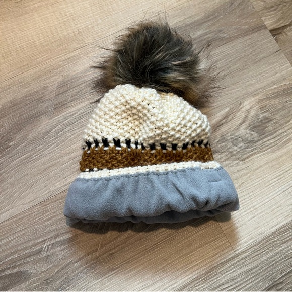 Women’s Beanie NWOT - Picture 2 of 3